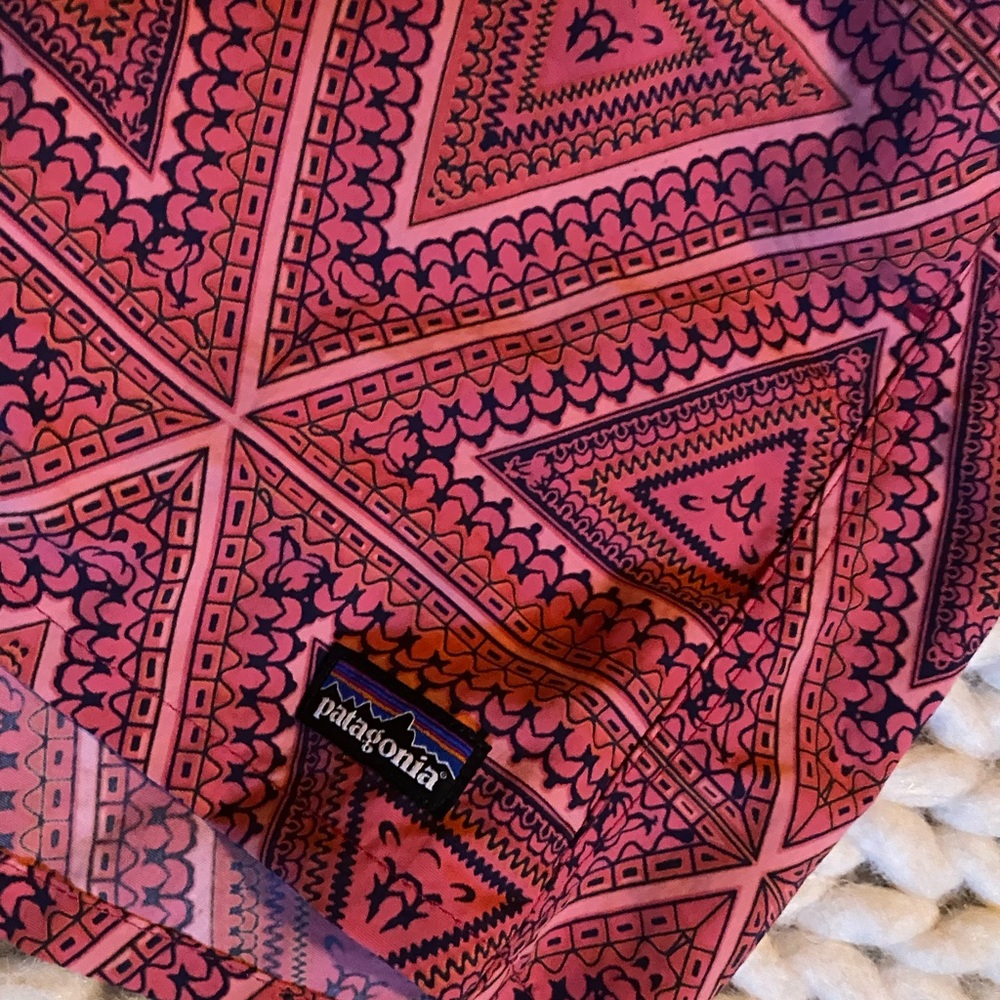 Patagonia salmon and navy pattered shorts M